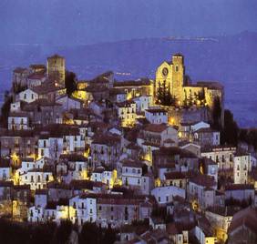 http://altomonte.asmenet.it/img/public/altro/Altomonte_-_panorama_di_notte_ww.jpg